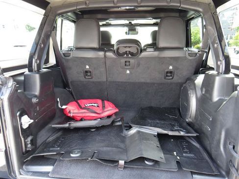 Used 2020 Jeep Wrangler Unlimited Sahara AWD/4WD image 30