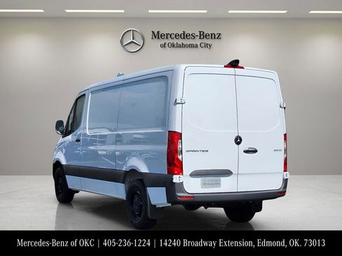 Used 2025 Mercedes-Benz Sprinter 2500 image 4