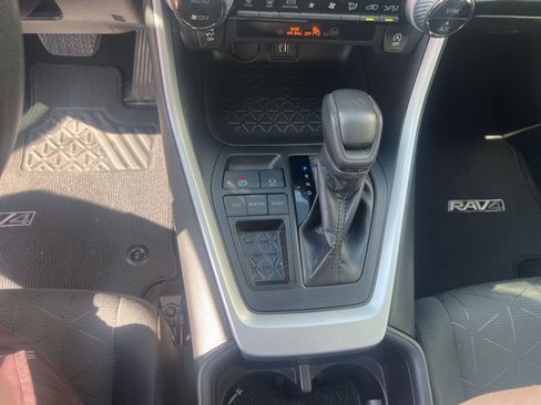 Used 2024 Toyota RAV4 XLE w/ Convenience Package FWD image 16