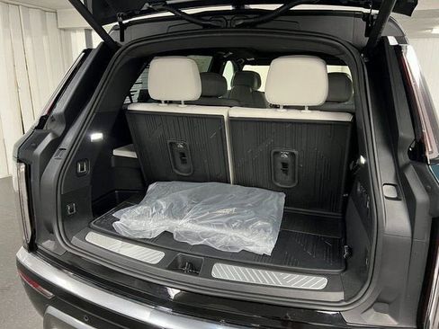 New 2026 Cadillac Vistiq Luxury w/ LPO, Floor Liner Package AWD/4WD image 20