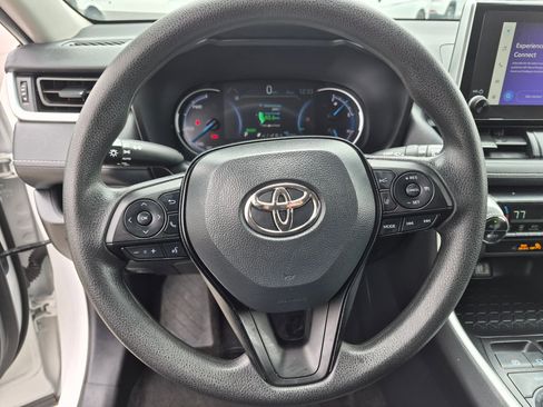 Used 2025 Toyota RAV4 XLE AWD/4WD image 18