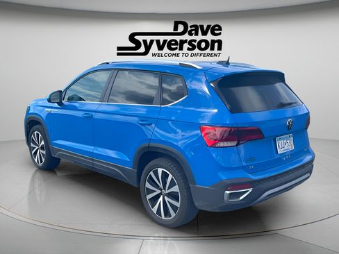 Used 2023 Volkswagen Taos SE AWD/4WD image 6