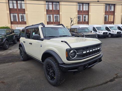 New 2025 Ford Bronco Big Bend w/ Black Diamond Package image 3