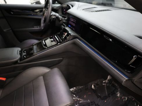 Used 2025 Porsche Panamera image 71