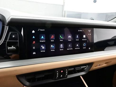 Certified 2024 Porsche Cayenne AWD/4WD image 10
