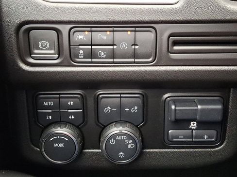 Used 2023 Chevrolet Suburban RST w/ Luxury Package image 27