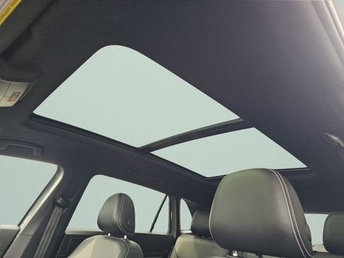 Used 2021 Volkswagen Atlas Cross Sport SE w/ Panoramic Sunroof Package AWD/4WD image 8