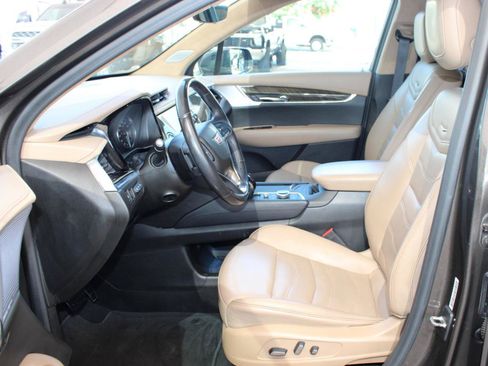 Used 2020 Cadillac XT6 Premium Luxury w/ Platinum Package AWD/4WD image 9
