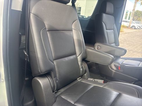 Used 2020 Chevrolet Suburban Premier w/ Premier 6.2L Value Package image 28