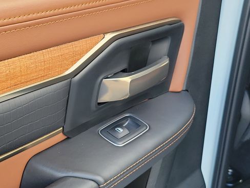 Used 2024 RAM 2500 Laramie Longhorn image 17