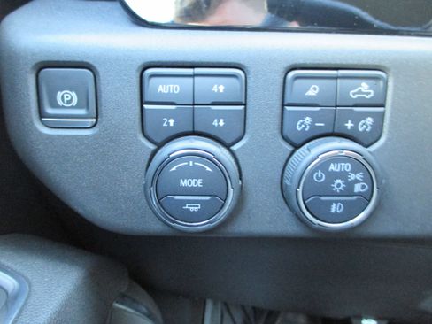 Used 2025 Chevrolet Silverado 1500 LT Trail Boss w/ Convenience Package II image 24