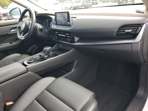 Used 2021 Nissan Rogue SV w/ Premium Package image 19