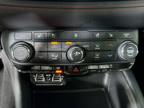 Used 2024 Dodge Durango GT RWD image 16