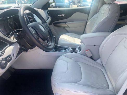 Used 2019 Jeep Cherokee Limited AWD/4WD image 34