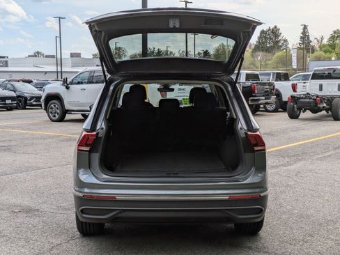 Used 2023 Volkswagen Tiguan SE AWD/4WD image 32