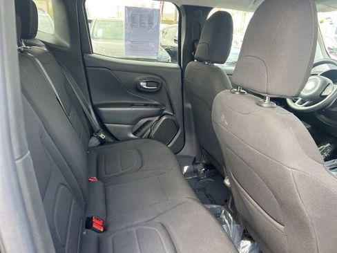 Used 2022 Jeep Renegade Latitude image 13