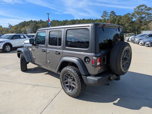 Used 2024 Jeep Wrangler Sport S image 6