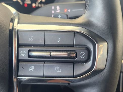 Used 2025 GMC Yukon Denali RWD image 26