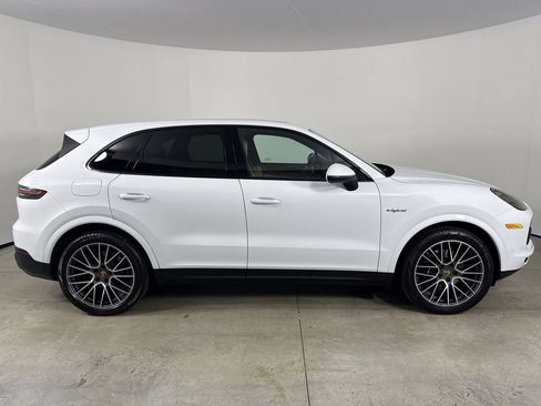 Certified 2021 Porsche Cayenne E-Hybrid AWD/4WD image 8