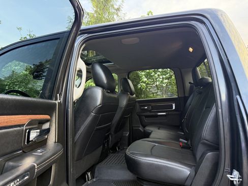 Used 2019 RAM 1500 Laramie AWD/4WD image 25