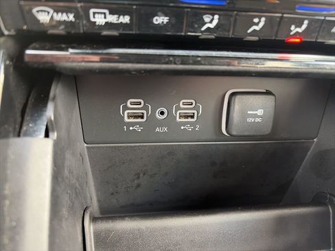 Used 2023 Jeep Grand Cherokee Limited image 31