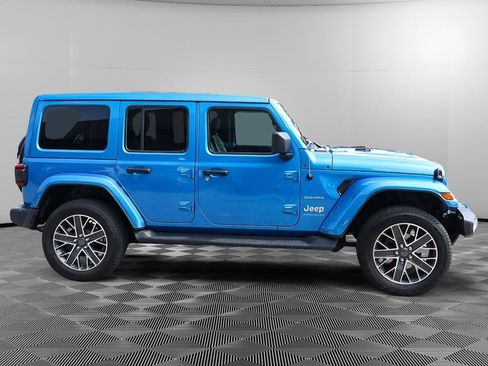 Used 2023 Jeep Wrangler Unlimited Sahara w/ Cold Weather Group AWD/4WD image 9
