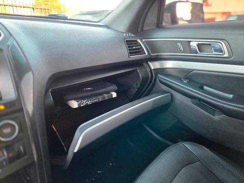 Used 2016 Ford Explorer XLT w/ Equipment Group 202A FWD image 18