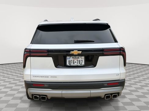 Used 2024 Chevrolet Traverse LT w/ Enhanced Driving Package AWD/4WD image 3