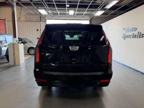 Used 2022 Cadillac Escalade Sport Platinum AWD/4WD image 2