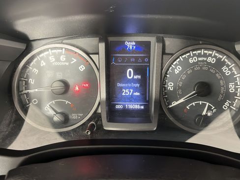 Used 2016 Toyota Tacoma TRD Sport w/ Towing Package AWD/4WD image 18