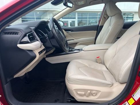 Used 2023 Toyota Camry XLE FWD image 10