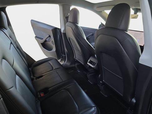 Used 2021 Tesla Model Y Long Range AWD/4WD image 13