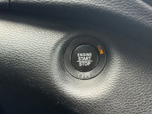 Used 2019 Jeep Cherokee Latitude Plus w/ Comfort/Convenience Group image 22