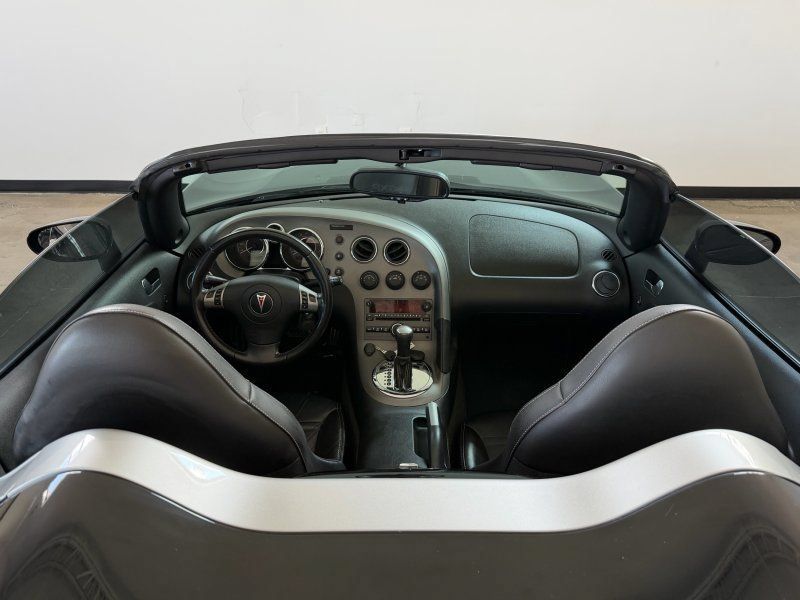 Used 2008 Pontiac Solstice GXP w/ Premium Package RWD image 11