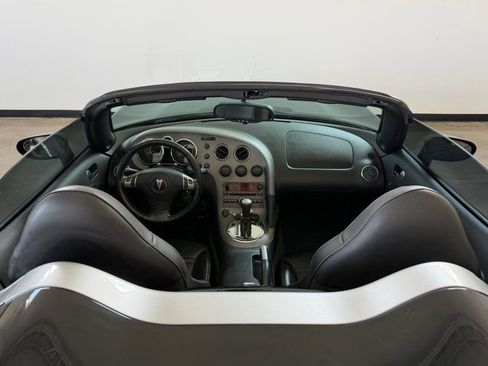 Used 2008 Pontiac Solstice GXP w/ Premium Package RWD image 11