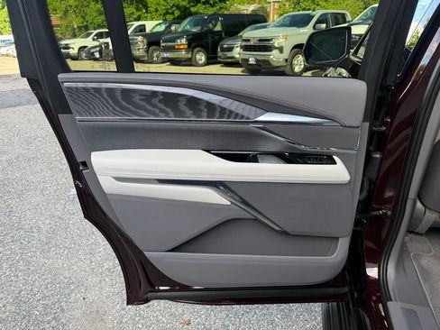 Used 2025 Cadillac Escalade IQ Luxury 1 w/ LPO, Radiant Package AWD/4WD image 18