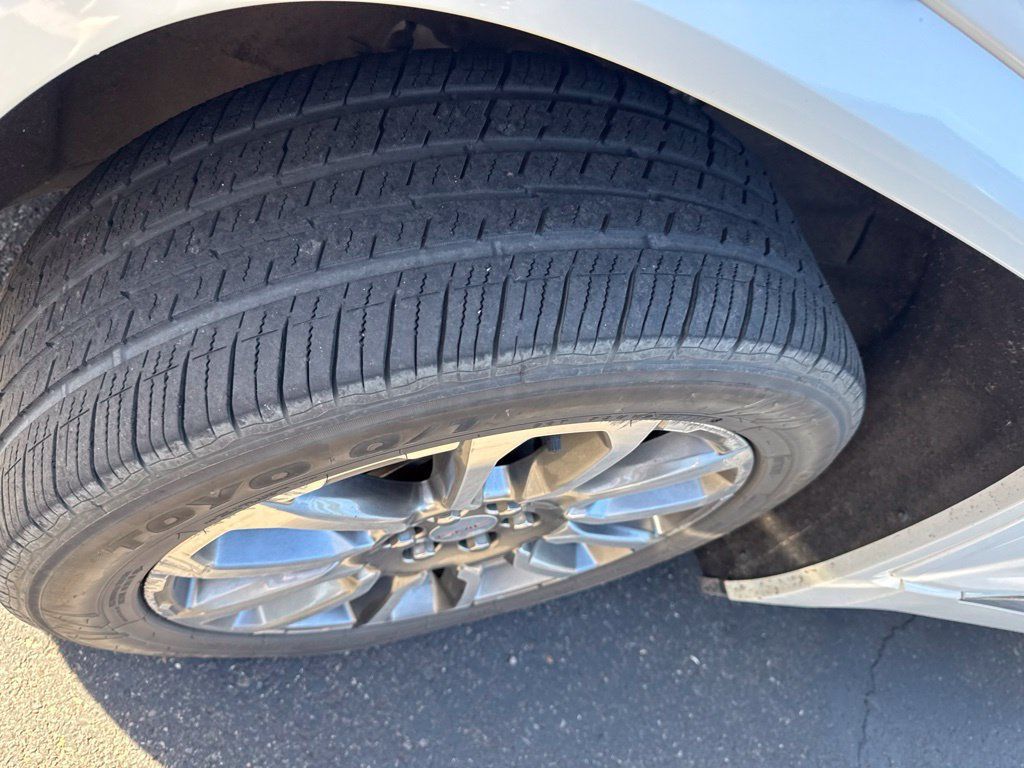 Used 2020 GMC Acadia Denali AWD/4WD image 2