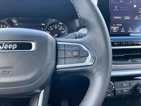 Certified 2025 Jeep Compass Latitude w/ Sun & Sound Group image 31