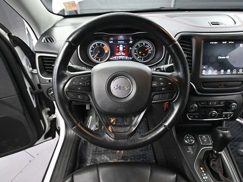 Used 2019 Jeep Cherokee Trailhawk image 25