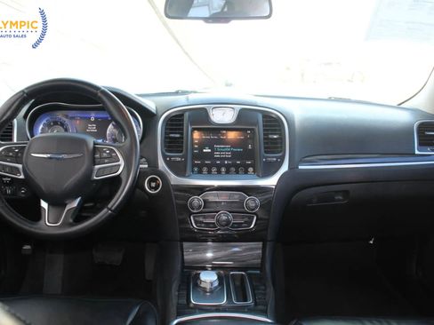 Used 2017 Chrysler 300 Limited image 15