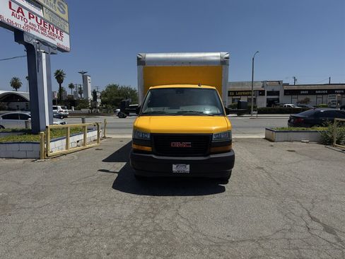 Used 2021 GMC Savana 3500 Extended w/ Power Convenience Package RWD image 2