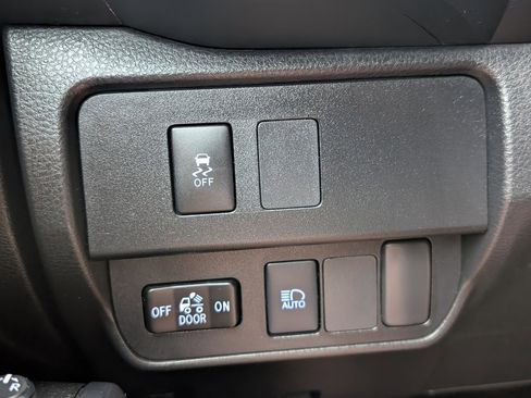 Used 2022 Toyota Tacoma SR image 32