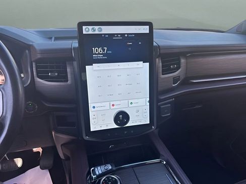 Used 2022 Ford Expedition Max Limited image 9