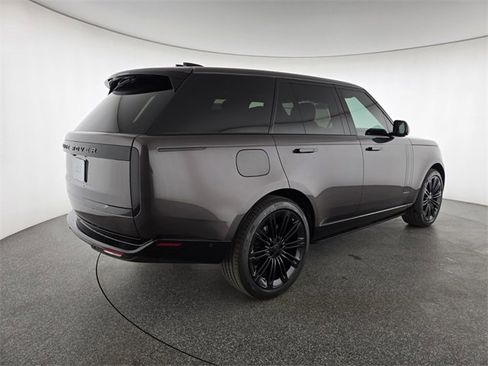 New 2026 Land Rover Range Rover SE image 2