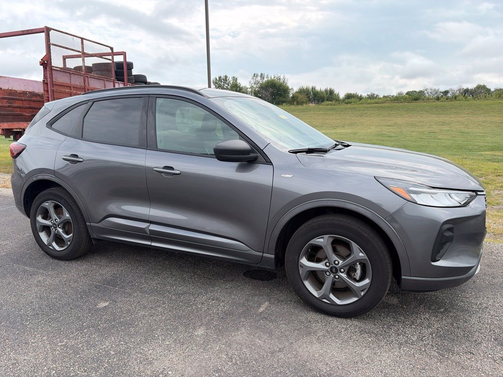 Certified 2024 Ford Escape ST-Line w/ Tech Pack #1 AWD/4WD image 3