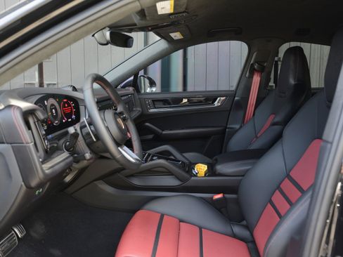 Certified 2024 Porsche Cayenne Turbo GT AWD/4WD image 15