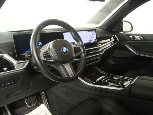 Used 2024 BMW X5 xDrive40i w/ M Sport Package AWD/4WD image 13