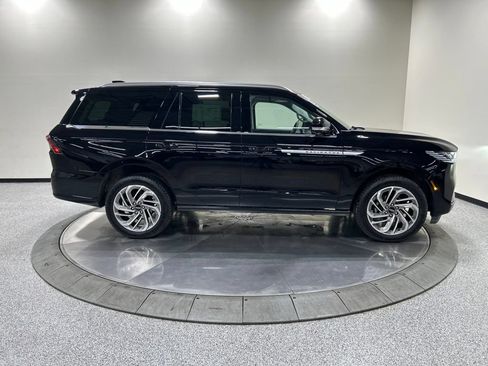 Certified 2026 Lincoln Navigator Reserve AWD/4WD image 5