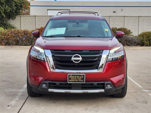 Used 2024 Nissan Pathfinder Platinum image 2