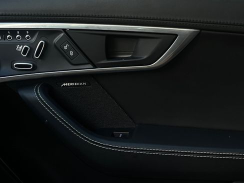 Used 2019 Jaguar F-TYPE Convertible image 21